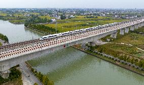 Trains Run on he Shanghai-Suzhou-Nantong Railway