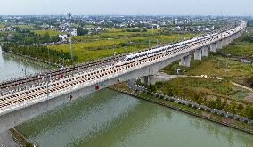 Trains Run on he Shanghai-Suzhou-Nantong Railway