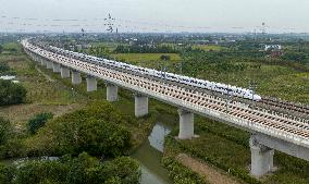 Trains Run on he Shanghai-Suzhou-Nantong Railway