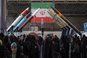 Iran-Schoolgirls Visiting IRGC National Aerospace Park