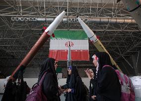 Iran-Schoolgirls Visiting IRGC National Aerospace Park