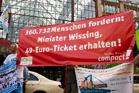 Protest For Keeping 49 Euro Ticket And Improving Pulic Transportation In Cologne