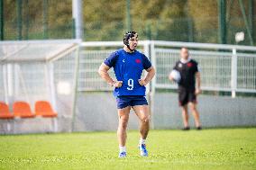 Antoine Dupont using a head guard during a training session - Paris