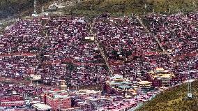 Seda Wuming Buddhist Academy in Ganzi