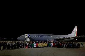 Arrival Of Mexican And Jewish Evacuees From Israel To State Of Mexico