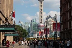 Tourists Flock to The Bund and Nanjing Road Scenic Spots in Shanghai