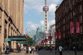 Tourists Flock to The Bund and Nanjing Road Scenic Spots in Shanghai