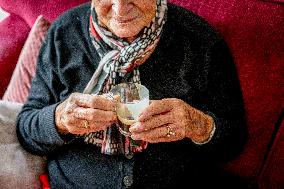 Illustration Elderly Woman - Netherlands