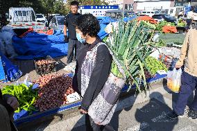 Citizens Buy Autumn Vegetables in Changchun