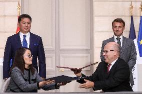 French President Meets Mongolia President - Paris