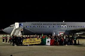 Mexicans Repatriated From Israel War  Arrive In Mexico