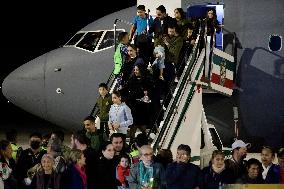 Mexicans Repatriated From Israel War  Arrive In Mexico