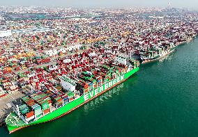 Ship Load And Unload Cargo at Qingdao Port in Shandong