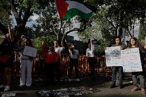 Palestinian Community In Mexico Demonstrates At The Israeli Embassy