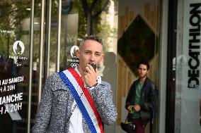 Rally And Picket In Front Of The Decathlon - Paris