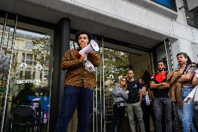 Rally And Picket In Front Of The Decathlon - Paris