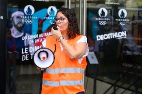 Rally And Picket In Front Of The Decathlon - Paris