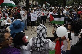 Palestinian Community In Mexico Demonstrates At US Embassy In Mexico City