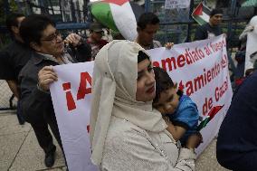 Palestinian Community In Mexico Demonstrates At US Embassy In Mexico City