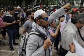 Palestinian Community In Mexico Demonstrates At US Embassy In Mexico City