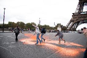 Derniere Renovation Action On Iena Bridge - Paris