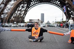 Derniere Renovation Action On Iena Bridge - Paris