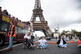 Derniere Renovation Action On Iena Bridge - Paris