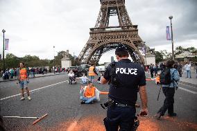 Derniere Renovation Action On Iena Bridge - Paris