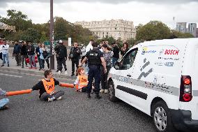 Derniere Renovation Action On Iena Bridge - Paris