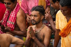 People Pay Homage To Their Ancestors On Last Day Of Pitru Paksha In India