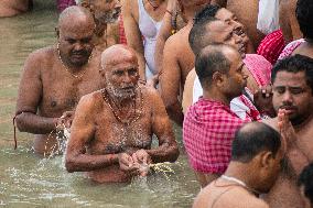 People Pay Homage To Their Ancestors On Last Day Of Pitru Paksha In India