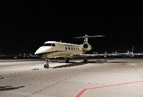 (BRF2023)CHINA-BEIJING-BELT AND ROAD FORUM-PAKISTAN-PM-ARRIVAL (CN)