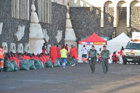 212 migrants arrive in a skiff on the island of El Hierro