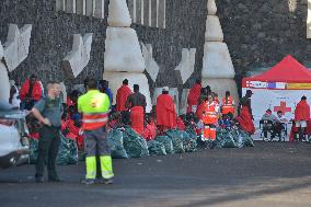 212 migrants arrive in a skiff on the island of El Hierro