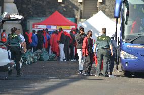 212 migrants arrive in a skiff on the island of El Hierro