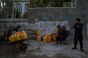 Residents Queue For Hours For Water - Kabul