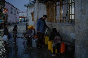 Residents Queue For Hours For Water - Kabul