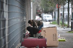 Migrants Gather To Receive Alimentary Aid - Paris