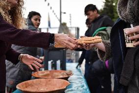 Migrants Gather To Receive Alimentary Aid - Paris