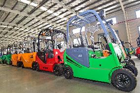 Electric Forklift Manufacturing Enterprise Workshop in Qingzhou