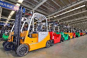 Electric Forklift Manufacturing Enterprise Workshop in Qingzhou