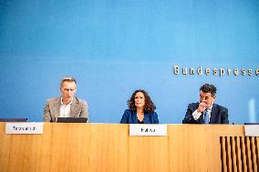 German Work Minister Hubertus Heil and President of Federal Work Agency Andrea Nahles hold Press Conference at the Bundespressek