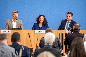 German Work Minister Hubertus Heil and President of Federal Work Agency Andrea Nahles hold Press Conference at the Bundespressek