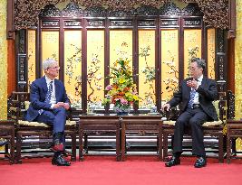 CHINA-BEIJING-DING XUEXIANG-APPLE-CEO-MEETING (CN)