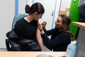 Minister of Health visits Jean Renoir school for a HPV vaccination campaign - Bondy