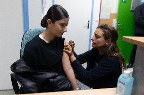 Minister of Health visits Jean Renoir school for a HPV vaccination campaign - Bondy