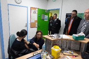 Minister of Health visits Jean Renoir school for a HPV vaccination campaign - Bondy