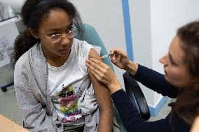 Minister of Health visits Jean Renoir school for a HPV vaccination campaign - Bondy
