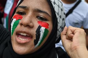 Muslim Activists Protest Palestine-Israel Conflict