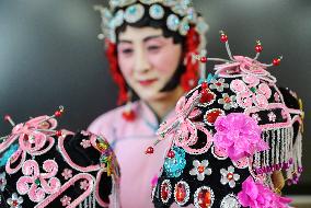 Pupils Learn Xianzi Opera in Linyi